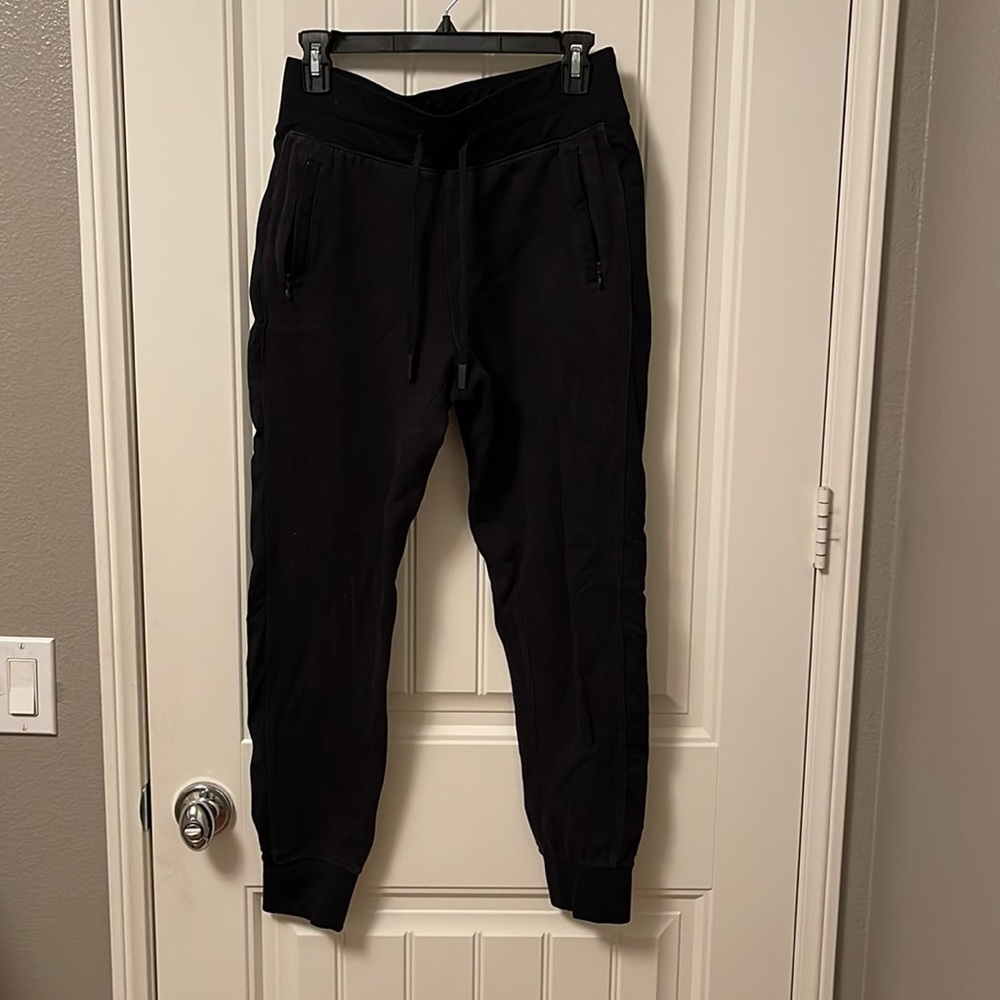 Fitted black Lulu lemon joggers